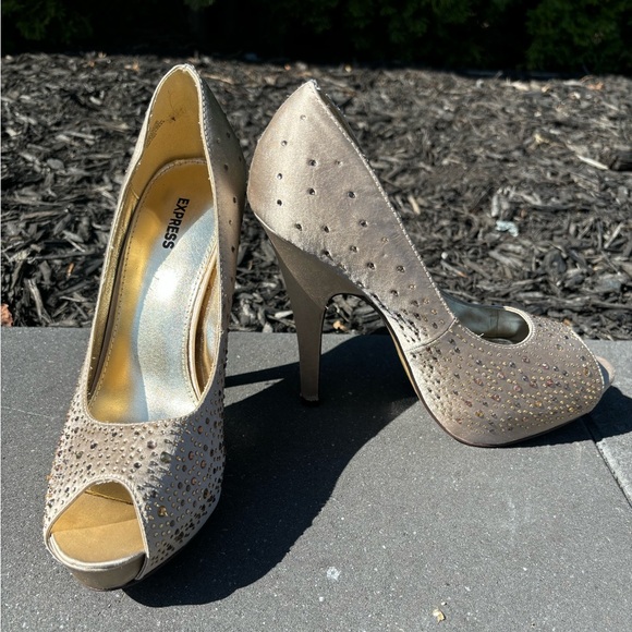 Express satin nude heels - Picture 1 of 3